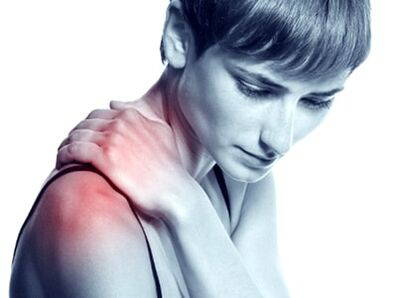 dolor en la articulación del hombro causado por la articulación