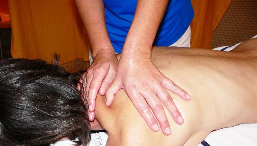 Terapia de masaje para la degeneración de las vértebras cervicales