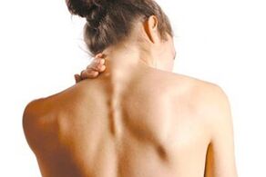 Dolor del cuello causado por la enfermedad de las vértebras cervicales