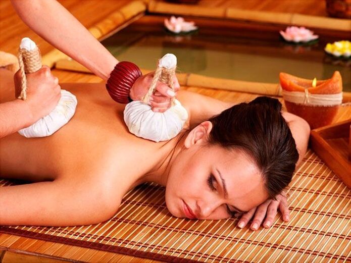 Recibe un masaje con hielo